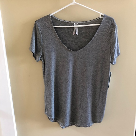 🦋2/$15🦋 NWT Black and White Striped Tee - Picture 1 of 5